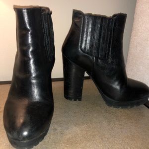 Steve Madden Size 7 Leather Booties